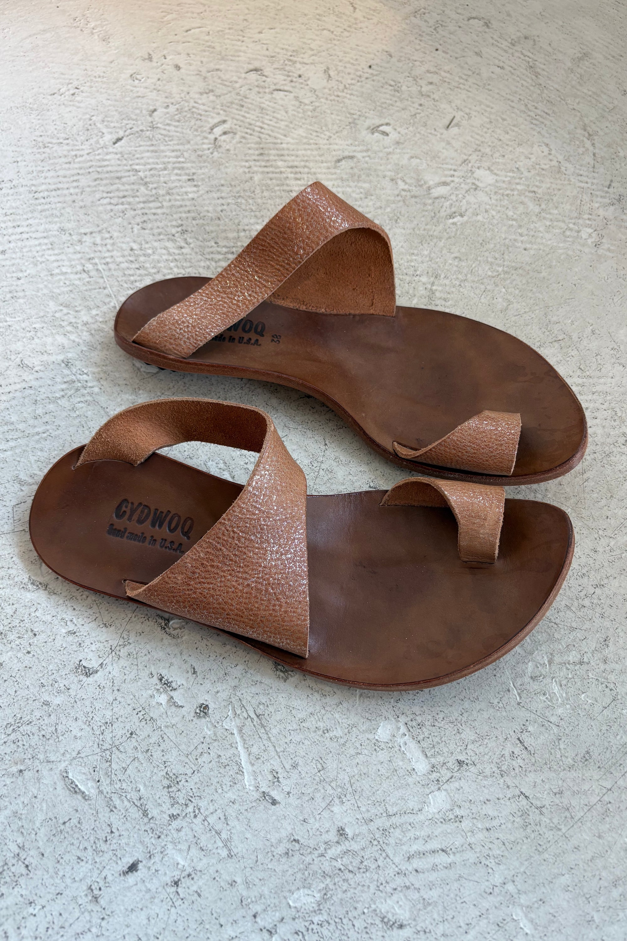Pre-Loved / Cydwoq Tan Sparkle Slide / Size 38