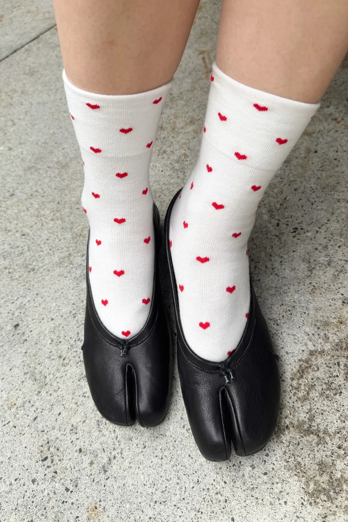 Le Bon Shoppe Patterned Sneaker Sock / White + Red Hearts