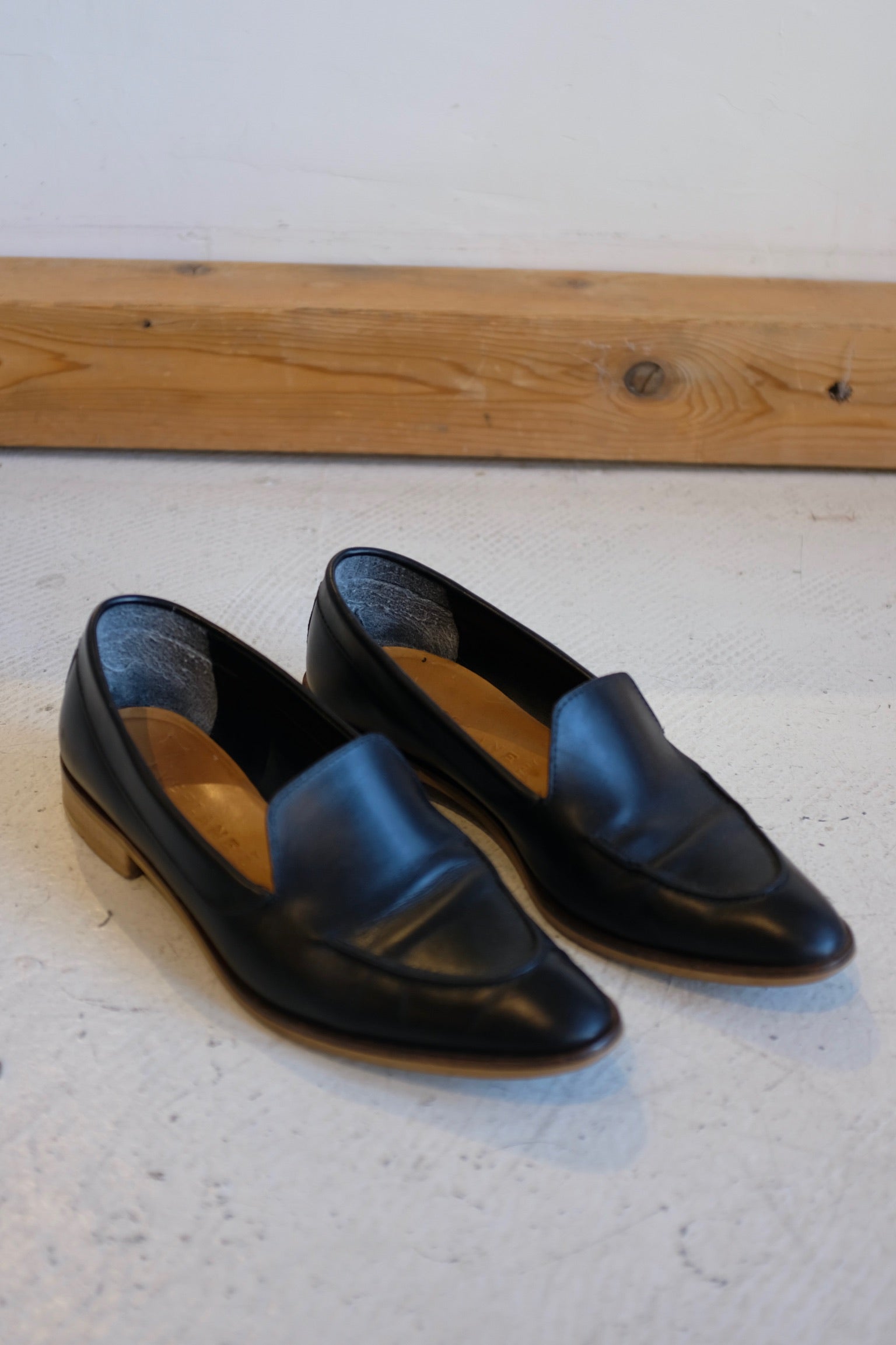 Pre-loved / Everlane Black Leather Loafer / Size 8
