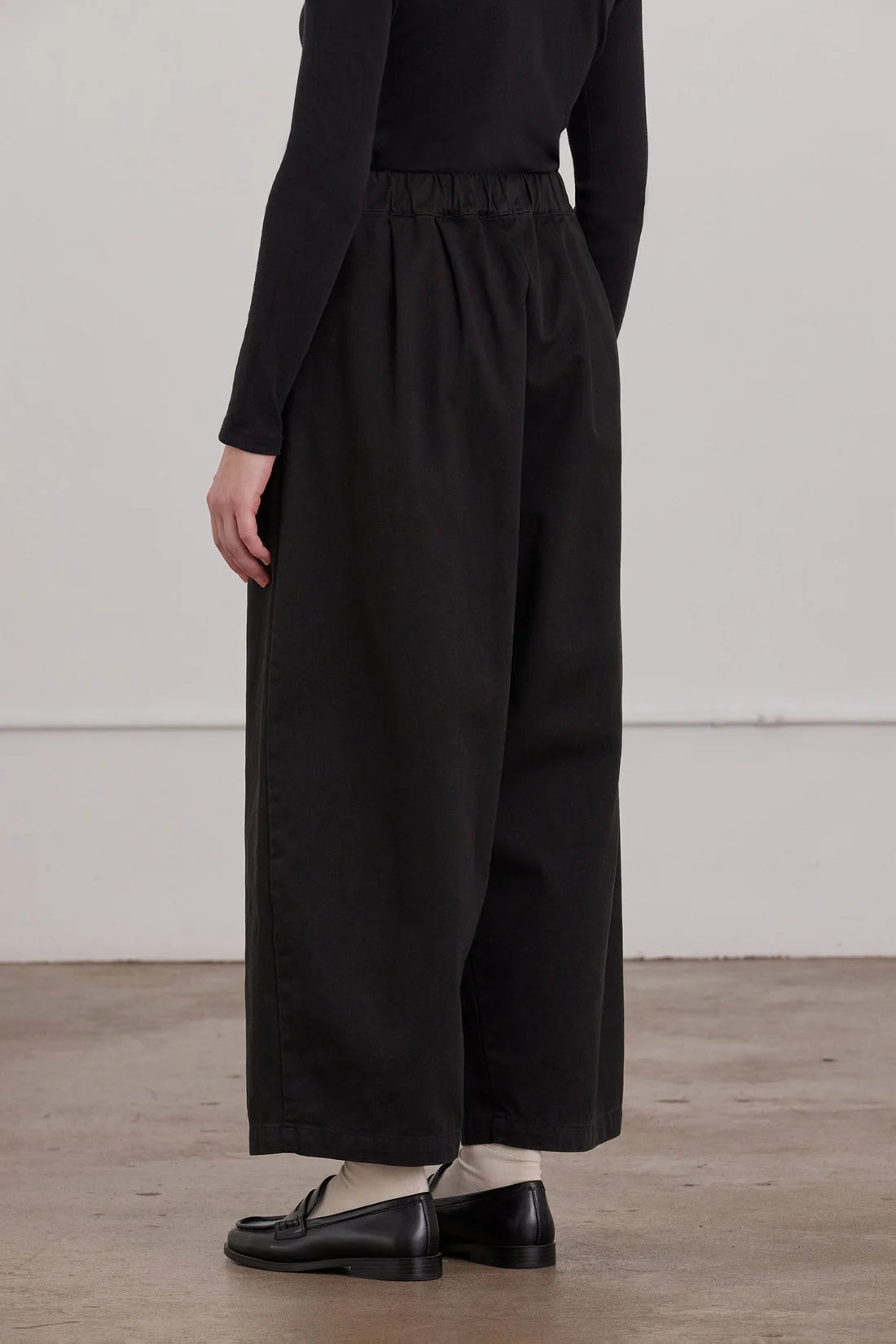 Black Crane / Wide Pants / Black