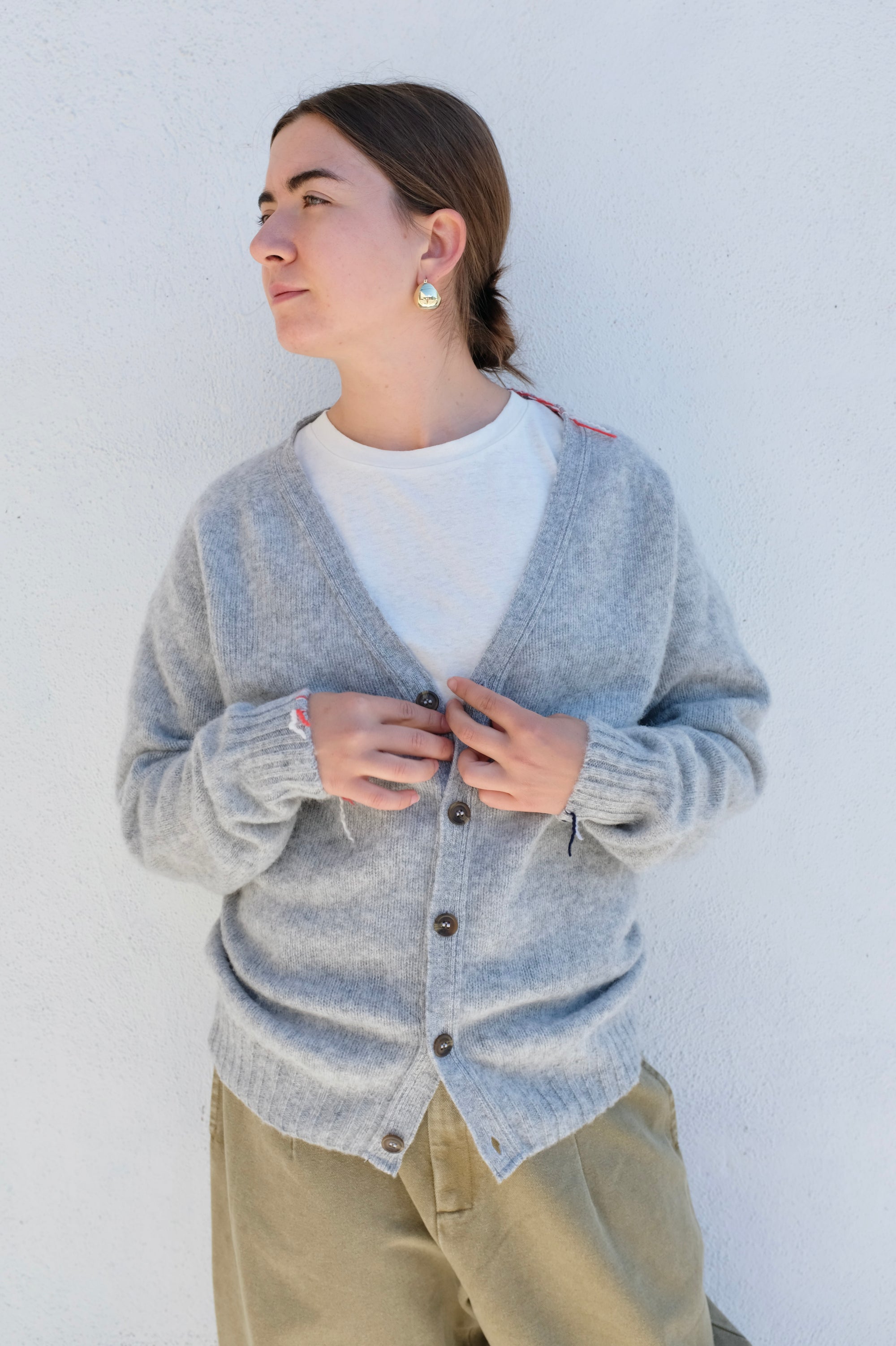 La Fetiche Beaton V Neck Cardigan / Light Grey