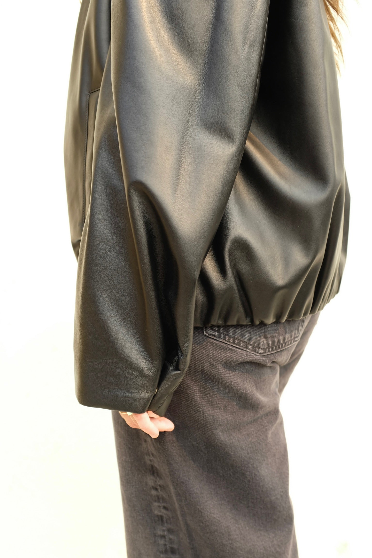 Arma Melis Leather Bomber / Black