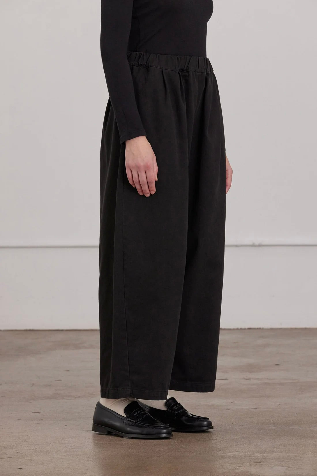 Black Crane / Wide Pants / Black