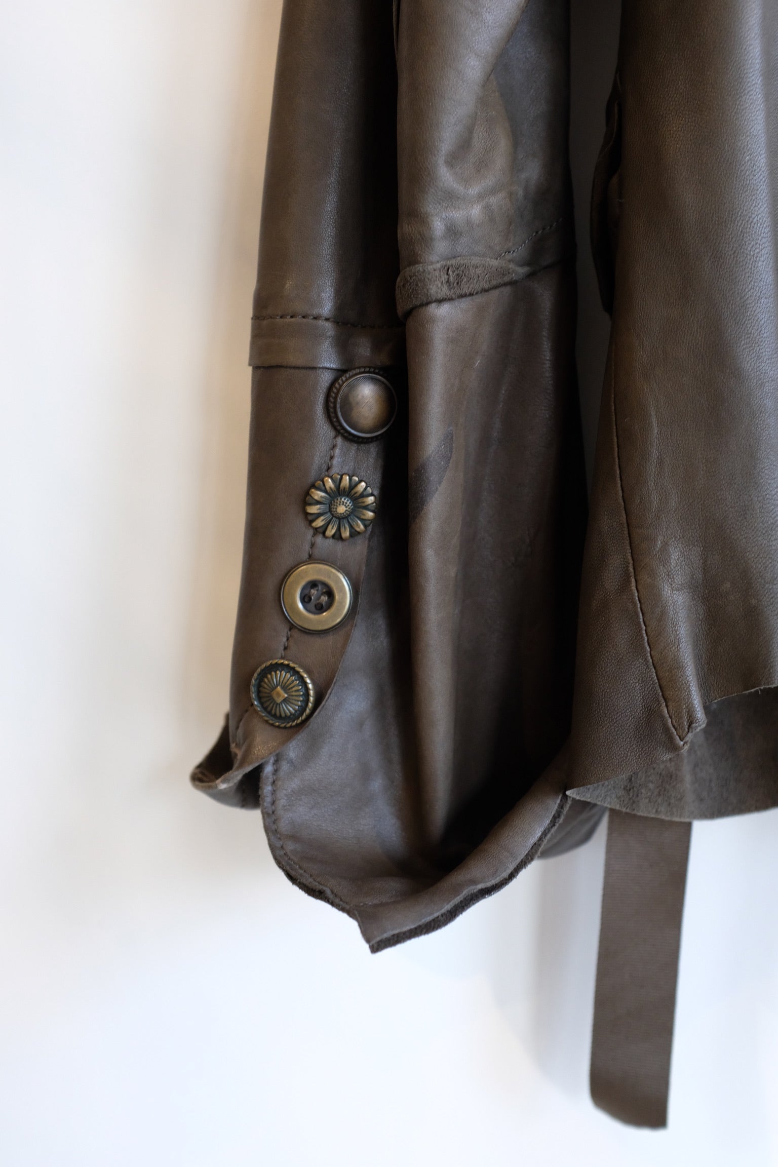 Pre-loved / Vintage Danier Leather Jacket / Size Large