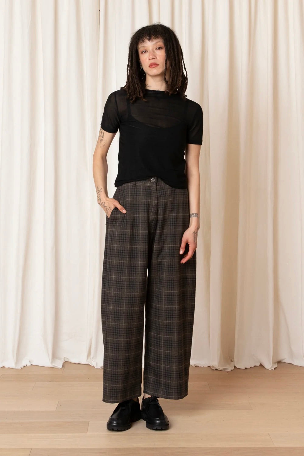 Barrel Pant / Black + Brown Plaid