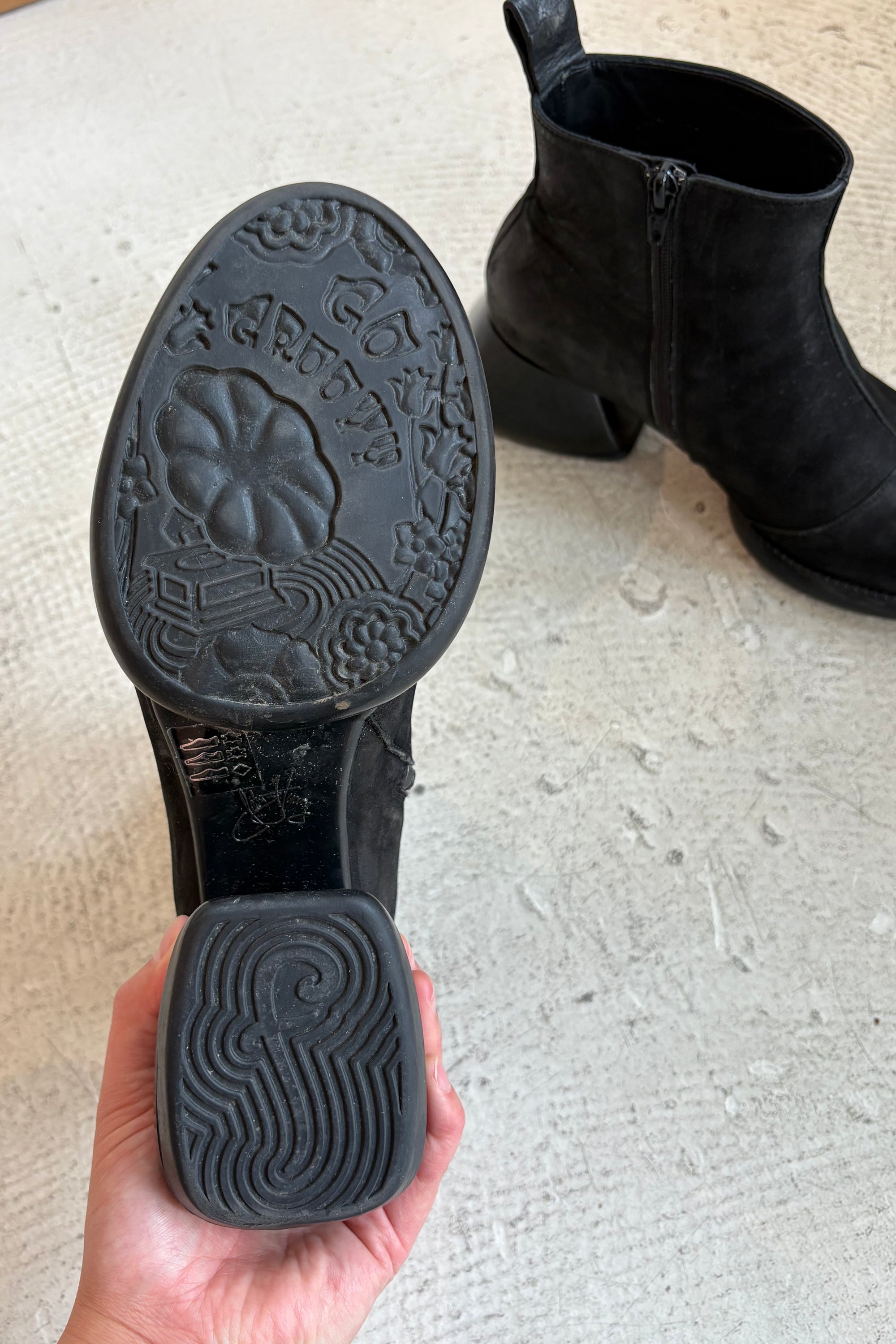 Pre-Loved / John Fluevog Leather Boot / Black / Size 8
