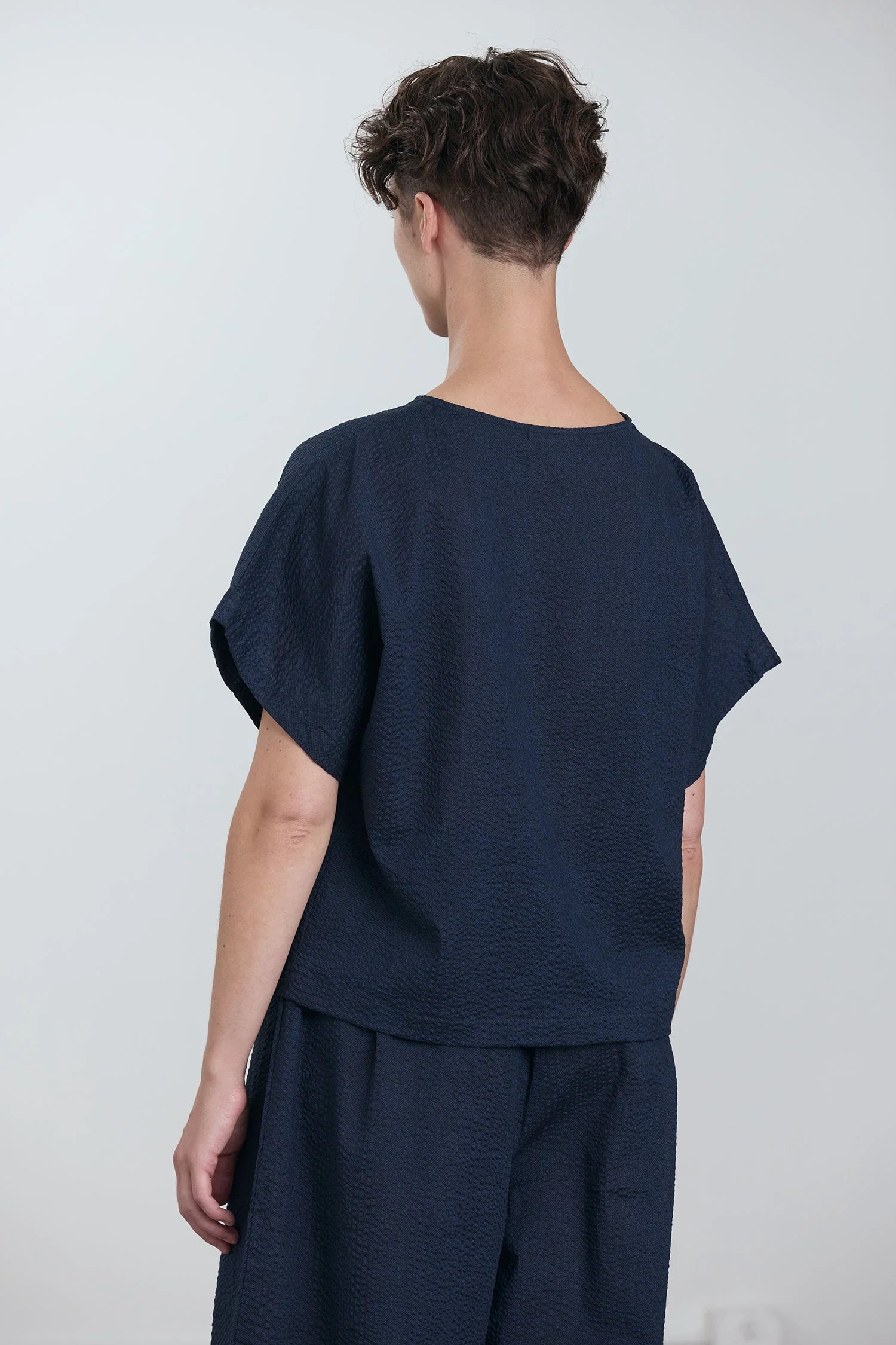 Black Crane Box Top w Micro Wave / Navy