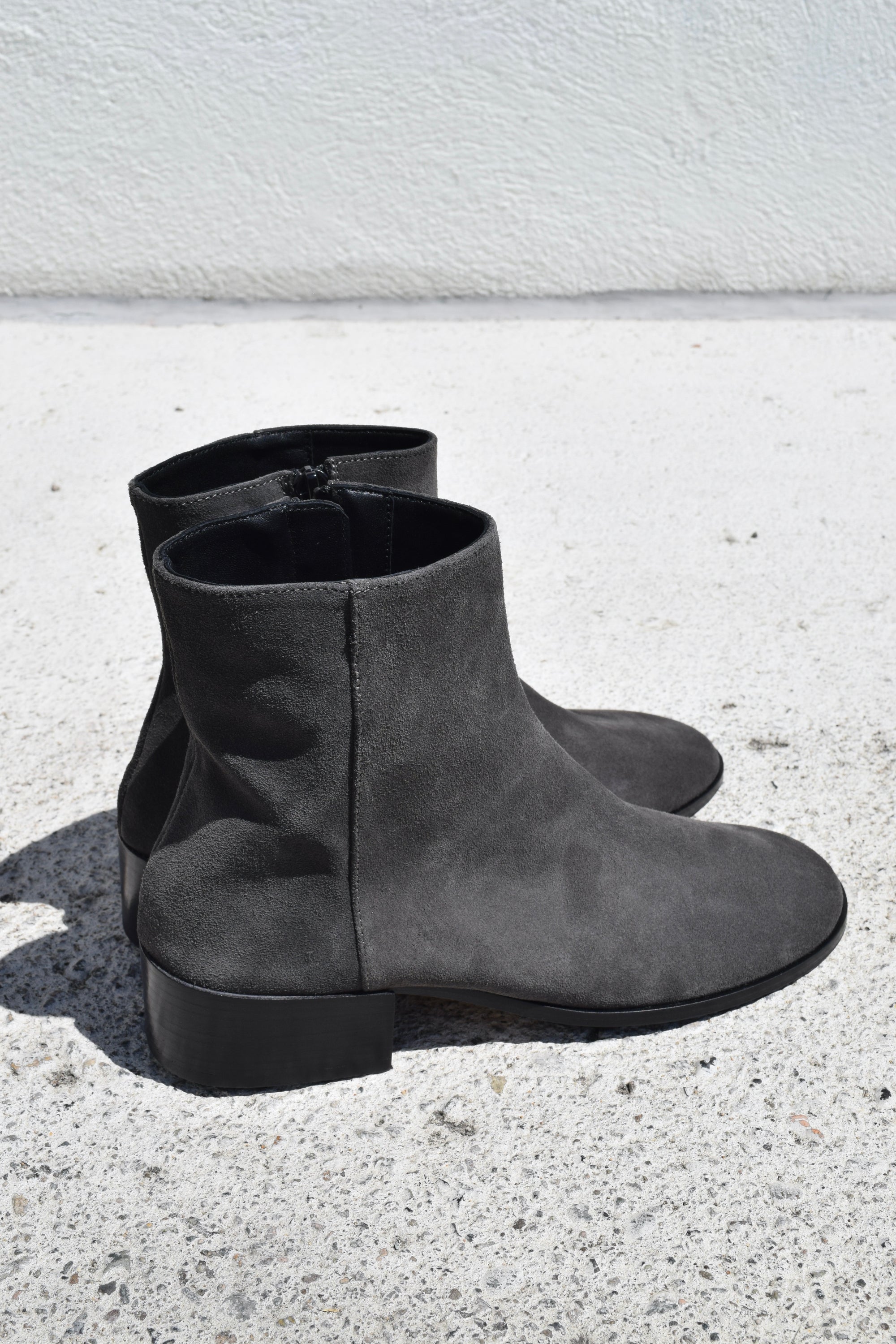 River Boot / Charcoal Suede