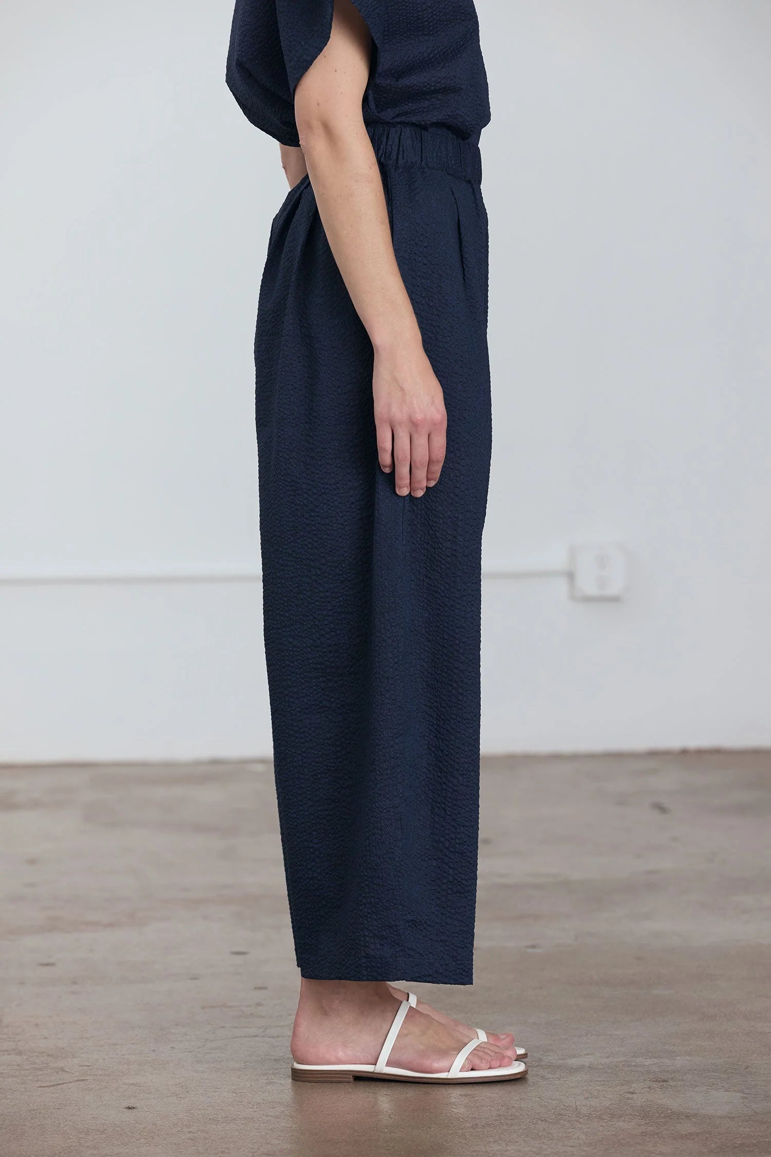 Black Crane Wide Pant w Micro Wave / Navy