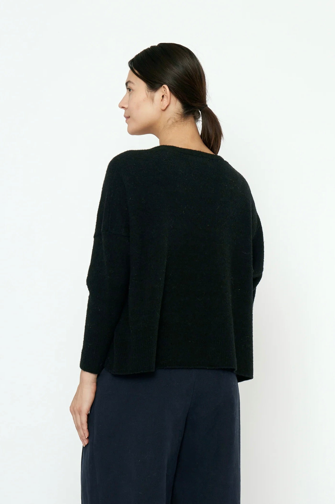 7115 by Szeki V-Neck Sweater / Black