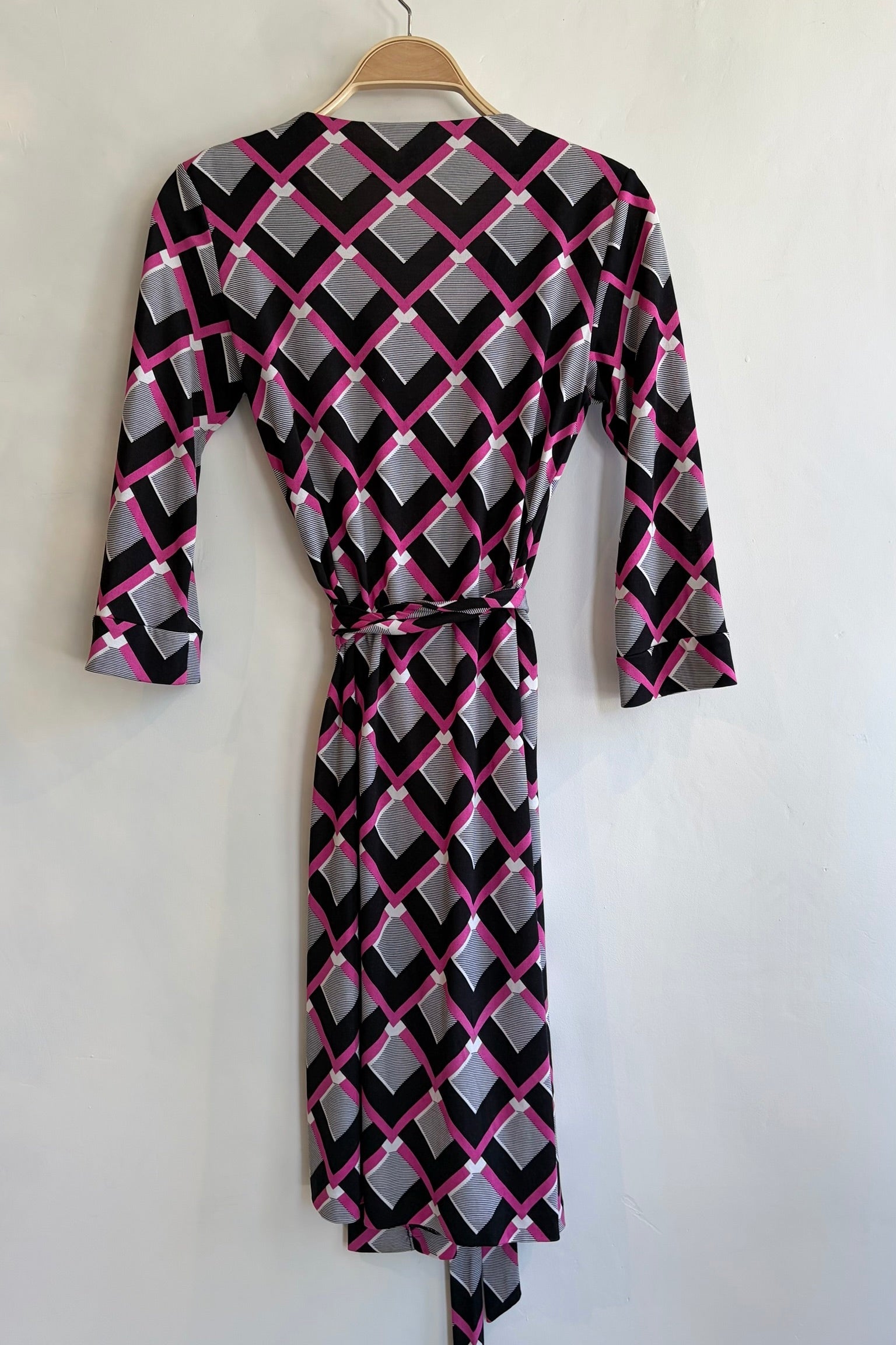 Pre-Loved / Diane Von Furstenburg Wrap Dress / Pink + Black / Size 8