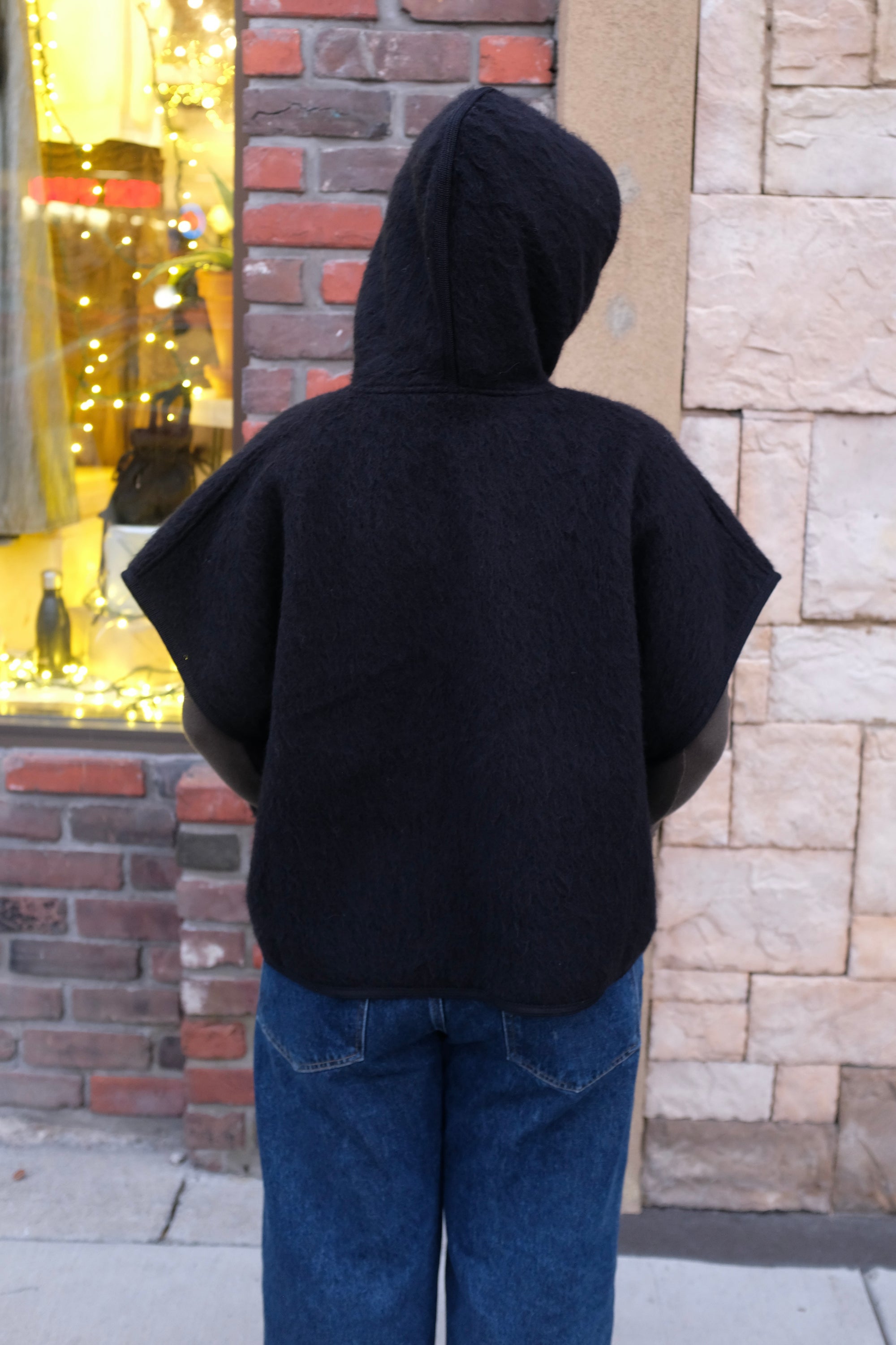 Baserange Fortu Hooded Vest / Black