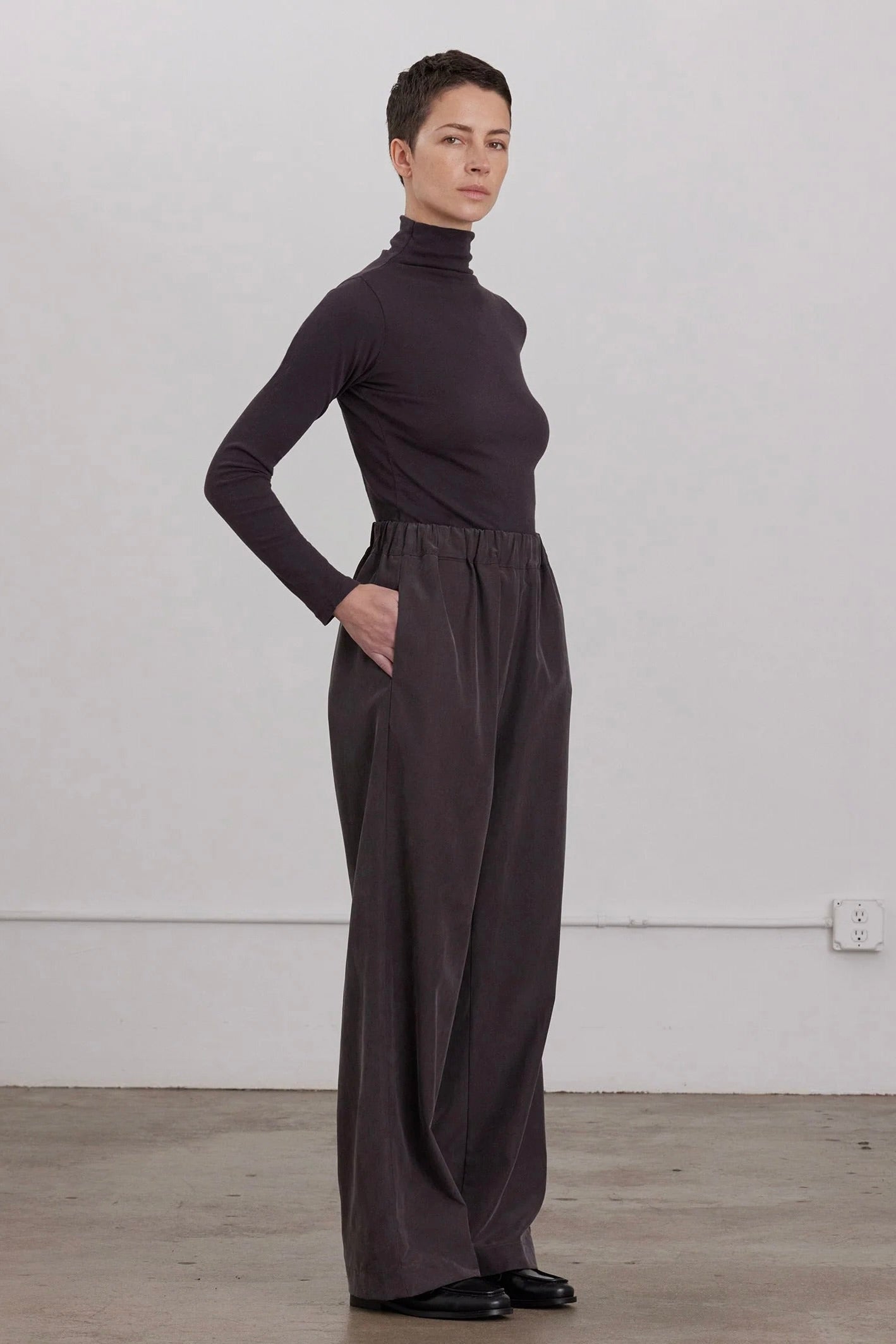 Black Crane Straight Pants / Dark Plum