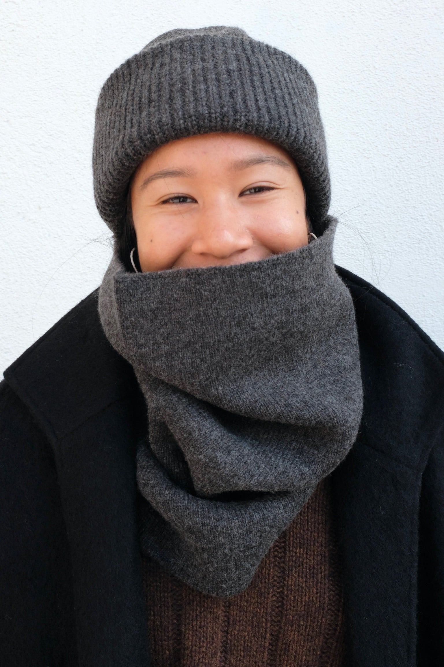 Szeki Signature Yak Ring Scarf / Charcoal