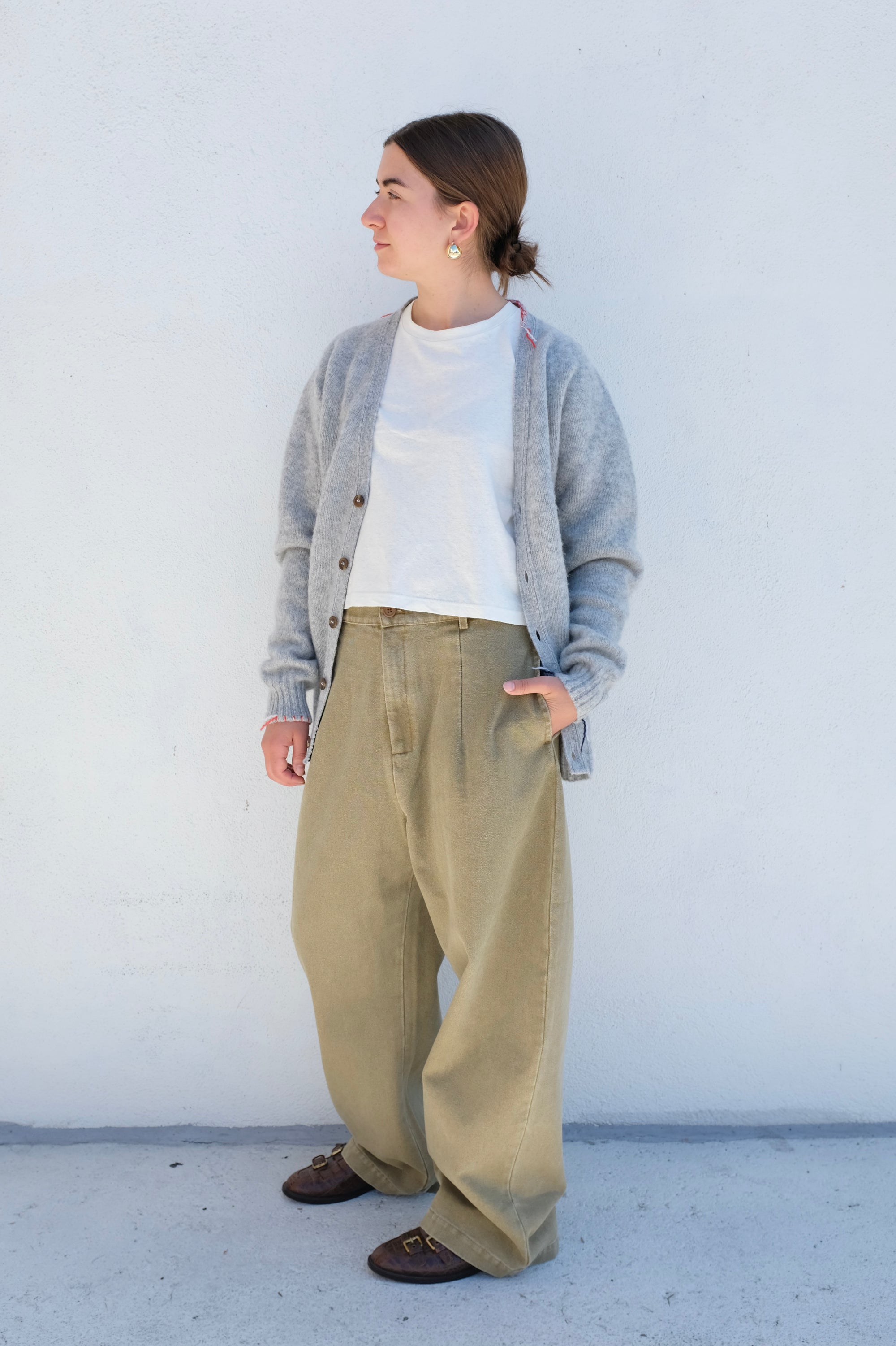 La Fetiche Beaton V Neck Cardigan / Light Grey