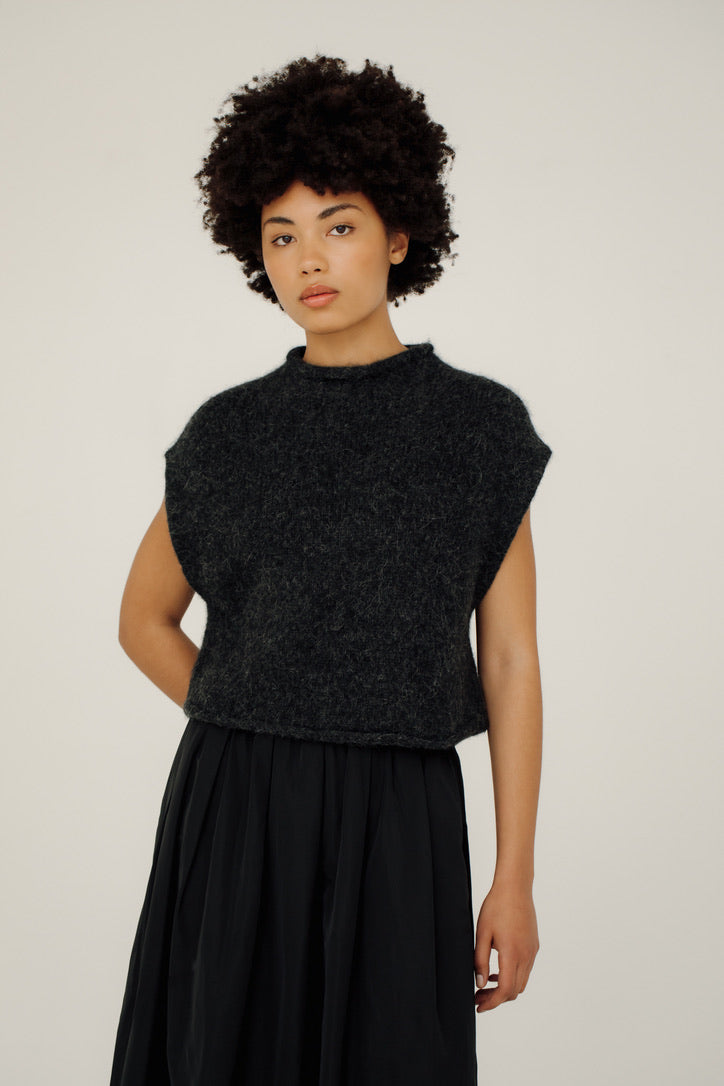 Bare Knitwear Iris Vest / Basalt