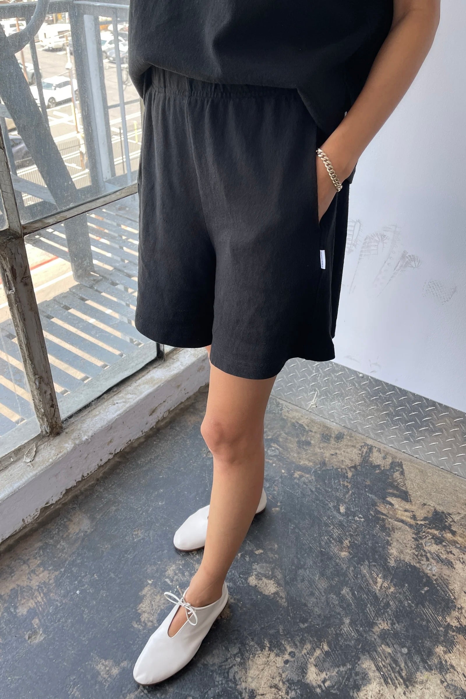 Le Bon Shoppe Basketball Flared Shorts / Black