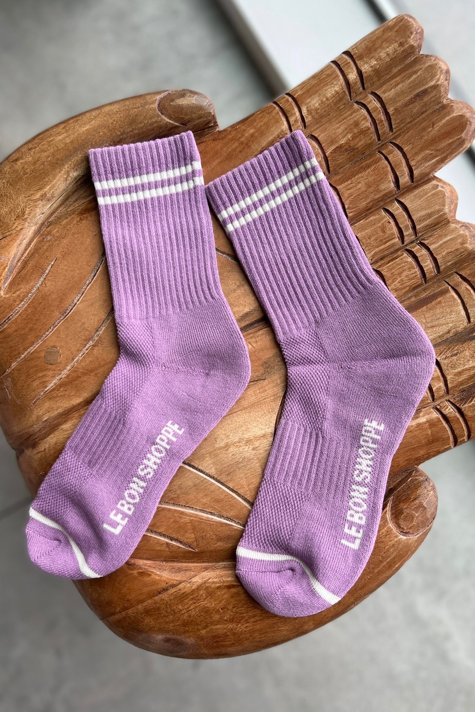 le bon shoppe boyfriend socks grape