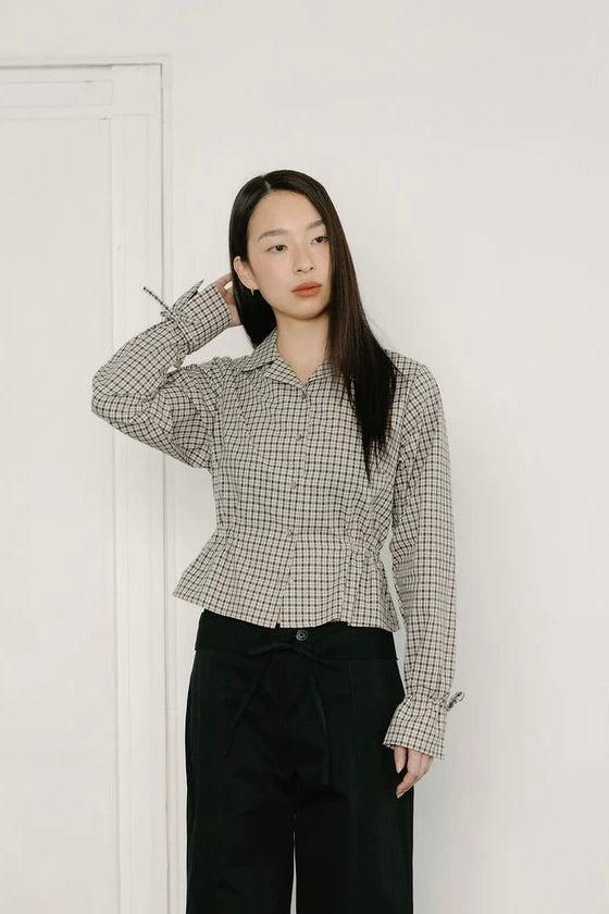 A bronze age Marilyn Top / Sandy Plaid
