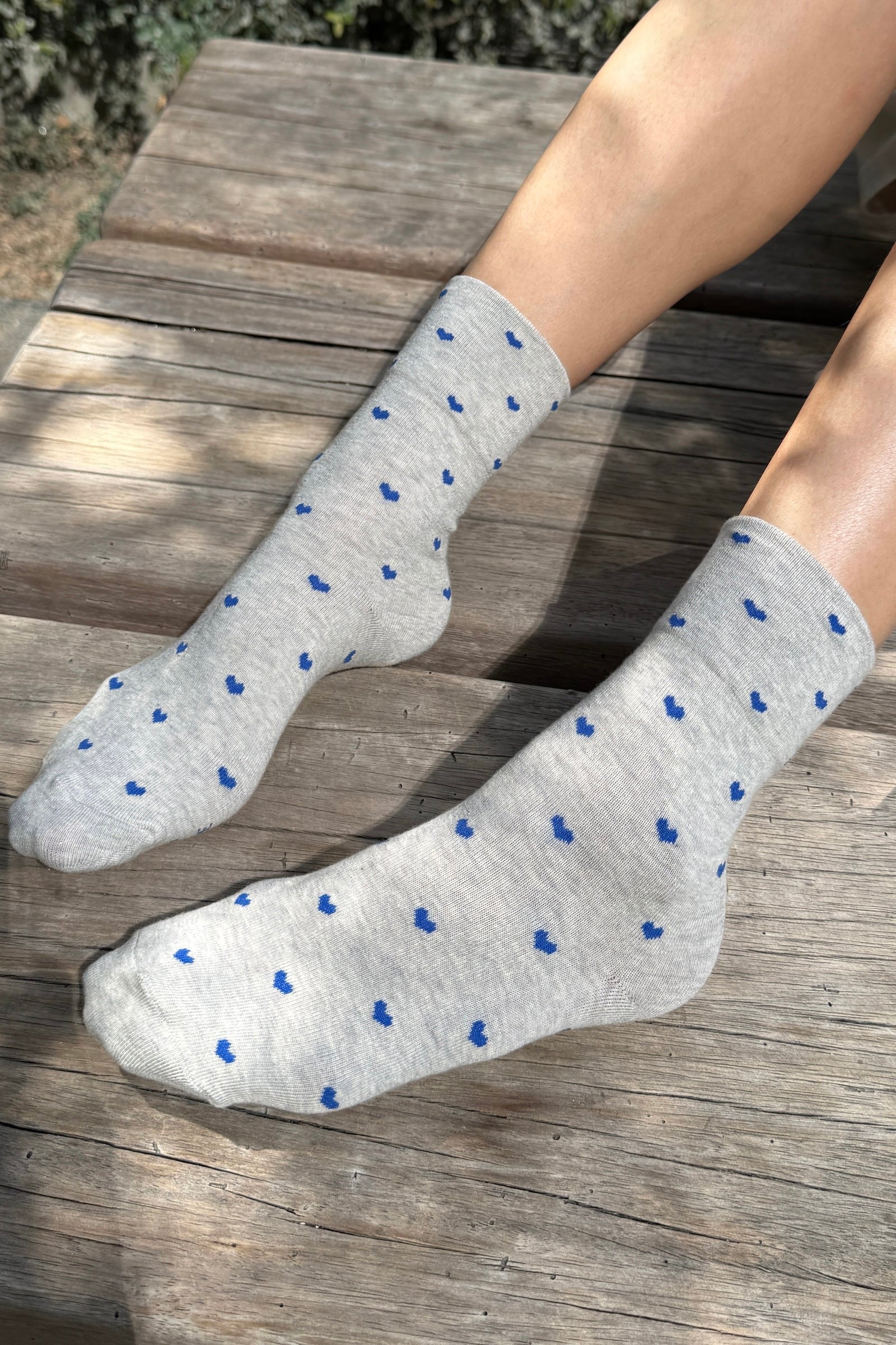 Patterned Sneaker Sock / Melange Grey + Cobalt Hearts