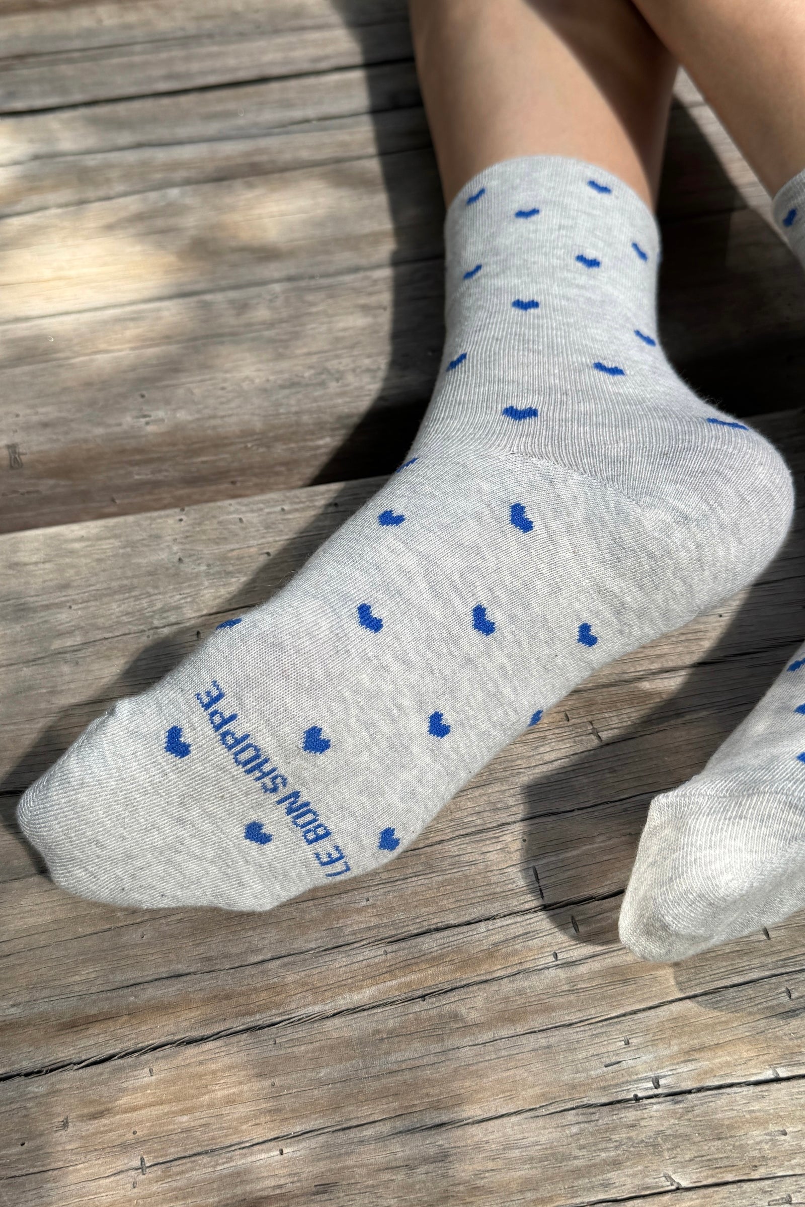 Patterned Sneaker Sock / Melange Grey + Cobalt Hearts