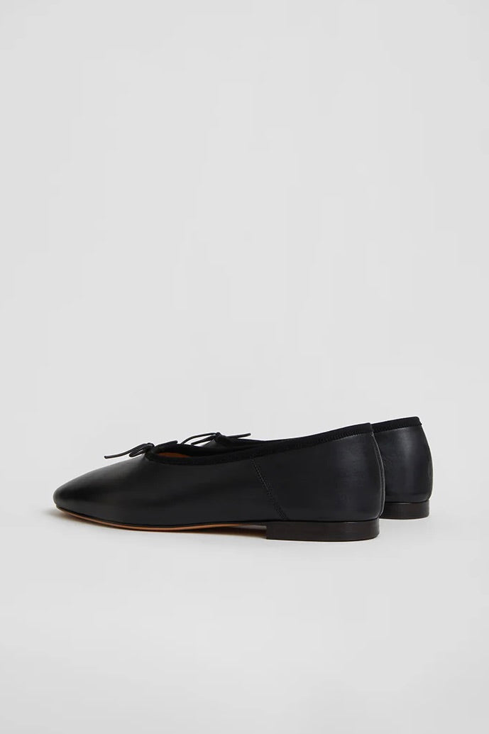 Dream Ballerina / Black Nappa
