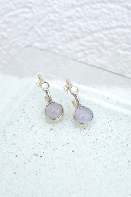 Quarry Kentra Earring / Mother of Pearl with Chalcedony