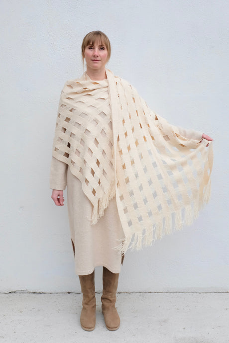 Handwoven Grid Wrap / Natural