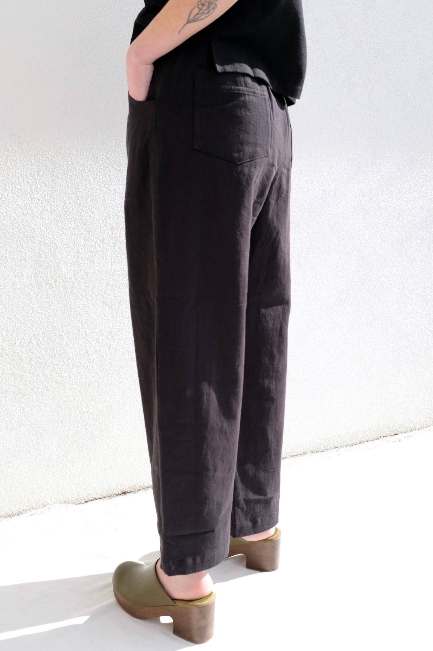 Szeki Curve Legged Trouser / Black