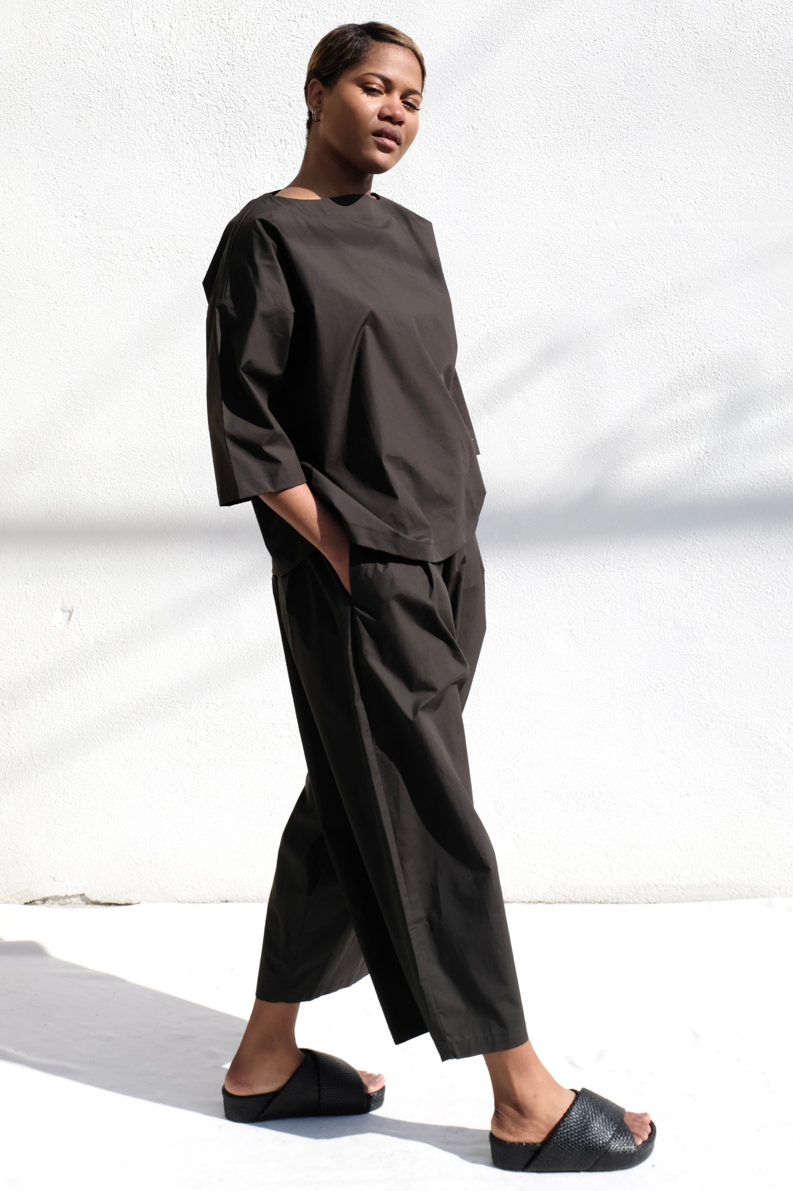 Black Crane Boat Neck / Shadow
