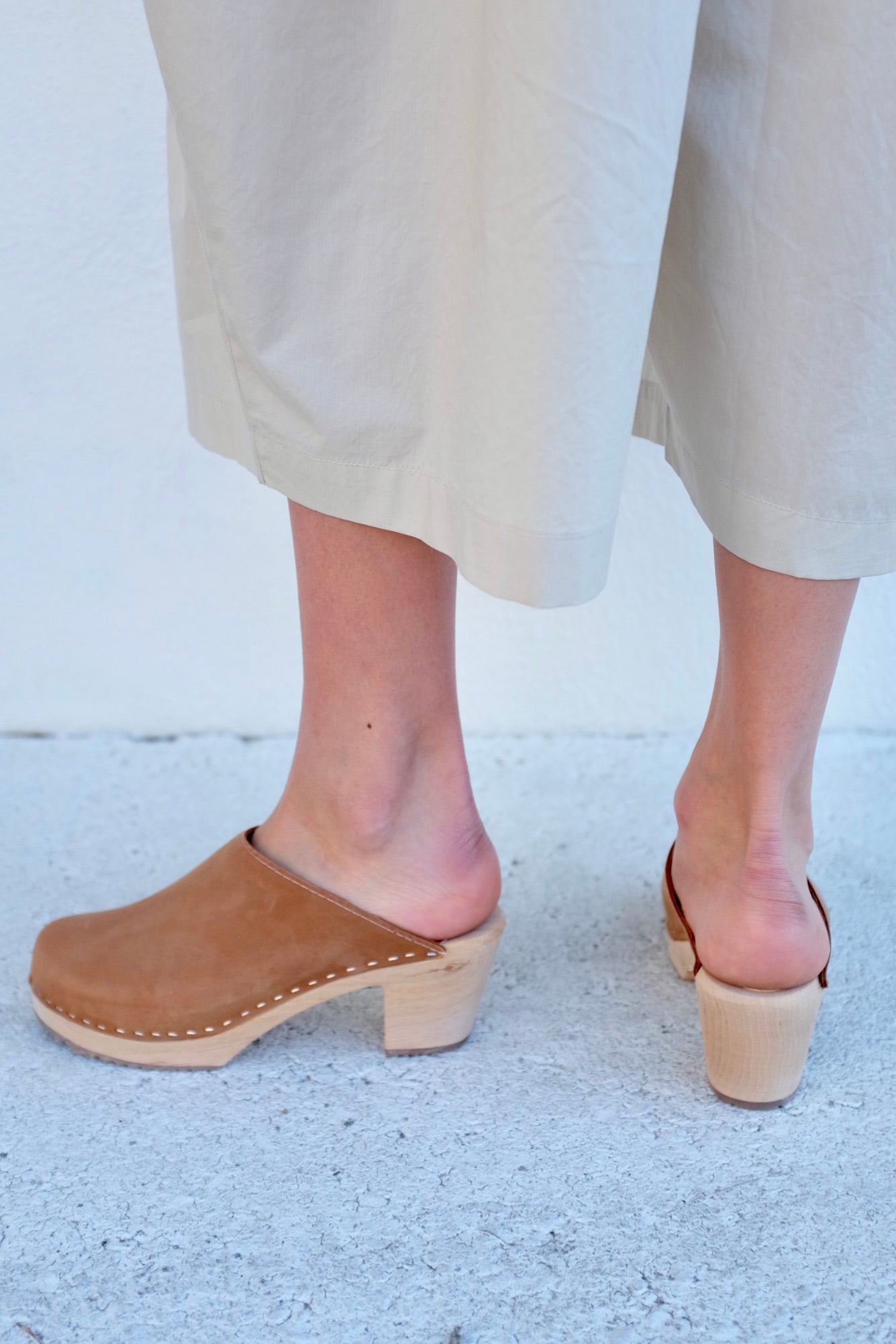 Classic Oiled Nubuck Clogs  / Brown