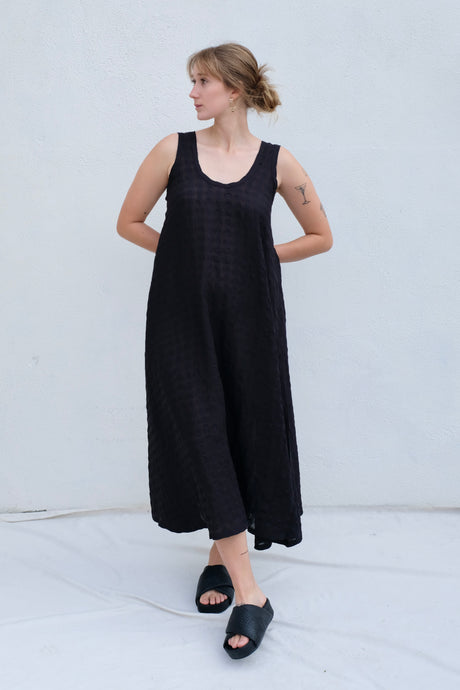 Allison Wonderland SS23 Indio Dress / Black Seersucker