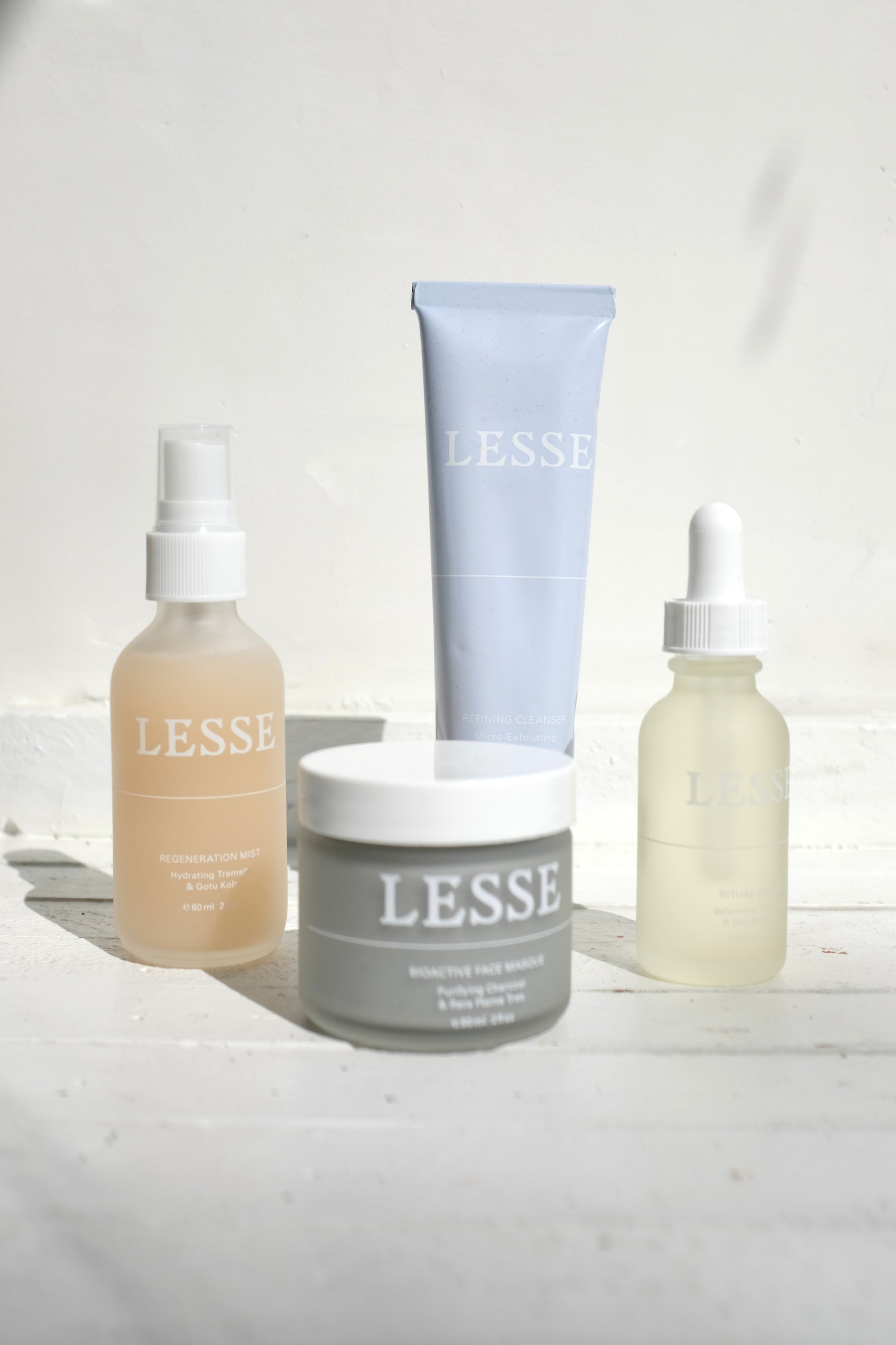 Lesse / Refining Cleanser / Micro-Exfoliating Botanicals &amp; Charcoal