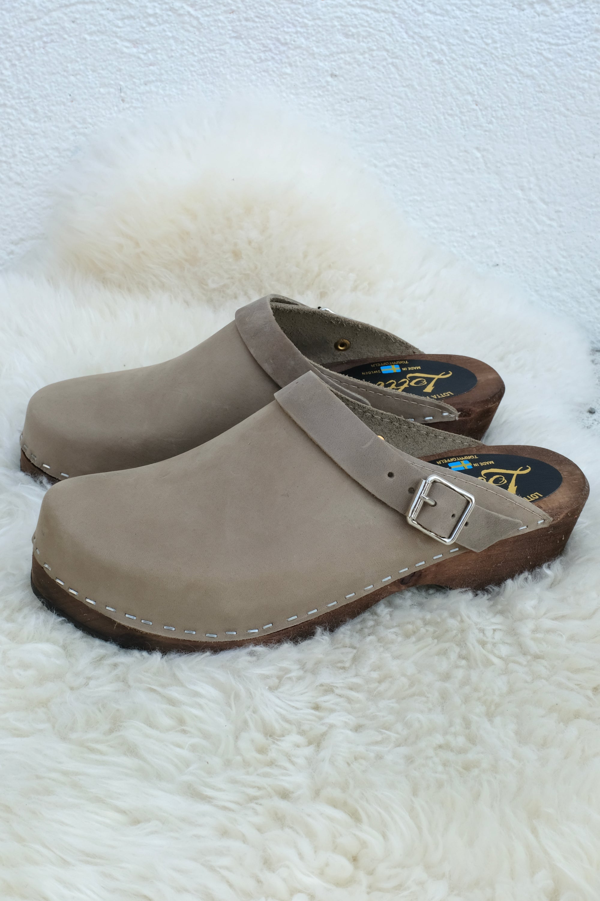 Classic Clogs With Strap / Taupe + Brown