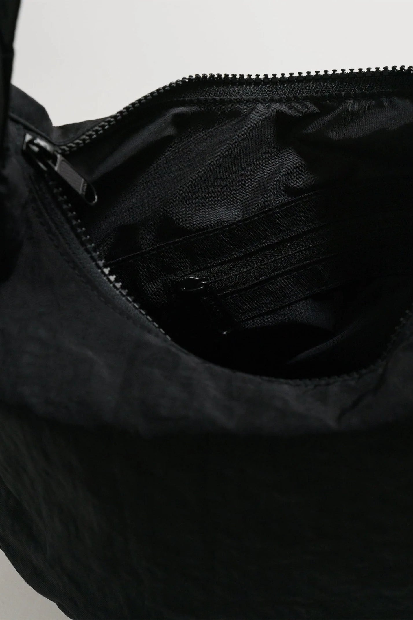 BAGGU Medium Nylon Crescent Bag / Black