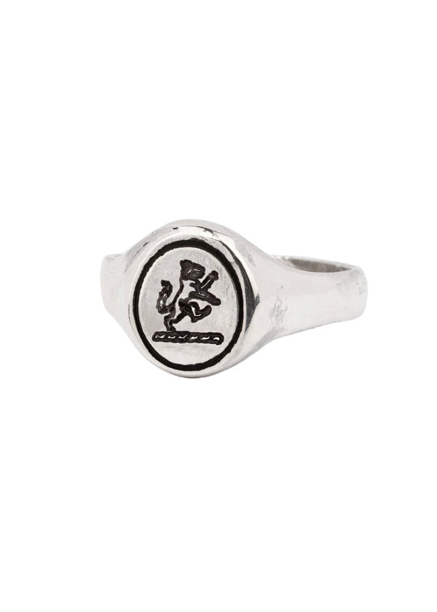 Pyrrha Wolf Oval Signet Ring / Silver